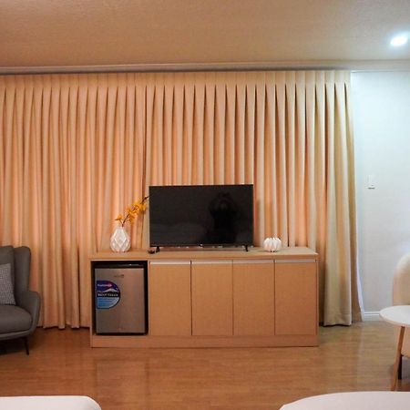 Honey Suite Room Inside Bee Cafe Cebu At Ayala Area Bagian luar foto