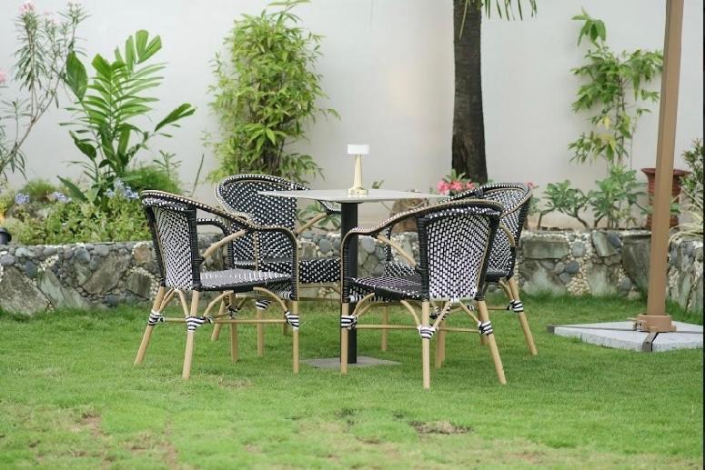 Honey Suite Room Inside Bee Cafe Cebu At Ayala Area Bagian luar foto